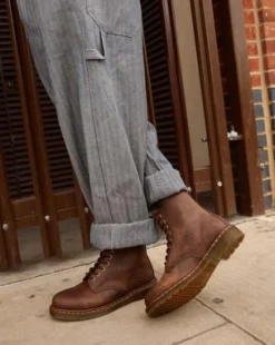 1460 Crazy Horse Leather Lace Up Boots in Ruskea
