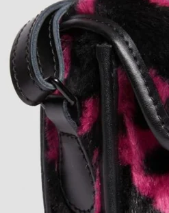 7 Inch Hair-On Cow Print Crossbody -laukut in Thrift Pink