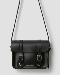 7 Inch Leather Crossbody -olkalaukku in Musta
