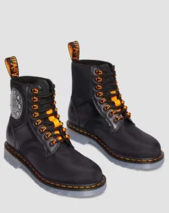 1460 King Nerd Leather Boots in Musta