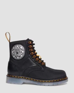 1460 King Nerd Leather Boots in Musta