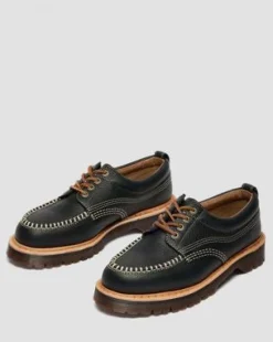 Lowell Wild Grain Leather Moc Toe -kengät in Musta