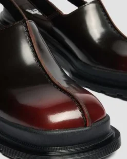 Maybole Square Toe Rub Off Leather -lipokkaat in Kirsikanpunainen