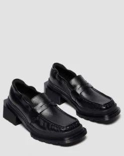 MAYBOLE SQUARE TOE RUCHED NAHKA-LOAFERIT in Musta
