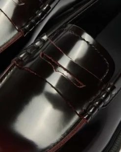 Mayfare Rub Off Leather -loaferit in Kirsikanpunainen