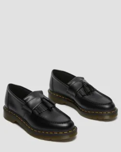Nahkaiset Adrian Yellow Stitch Smooth Tassle -loaferit in Musta