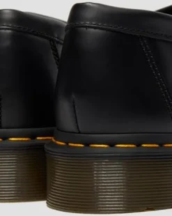 Nahkaiset Adrian Yellow Stitch Smooth Tassle -loaferit in Musta