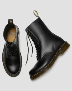 1490 Smooth Leather High Lace Up -maiharit in Musta