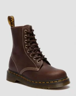 1460 Wyoming Leather Lace Up -maiharit in Tummanruskea