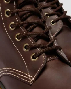 1460 Wyoming Leather Lace Up -maiharit in Tummanruskea