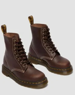 1460 Wyoming Leather Lace Up -maiharit in Tummanruskea