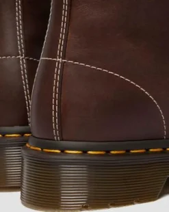 1460 Wyoming Leather Lace Up -maiharit in Tummanruskea